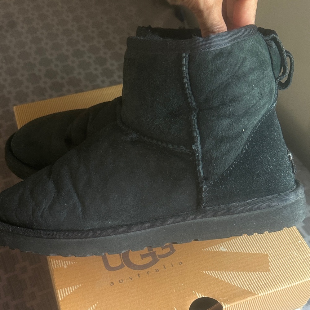 UGG Classic Mini Boots Black Women’s Size 8 Shearling Lined - Picture 5 of 16